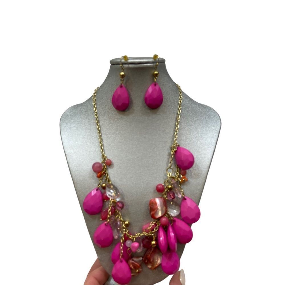 New Without Tags Pink Bead and Shell Necklace and Earring Set